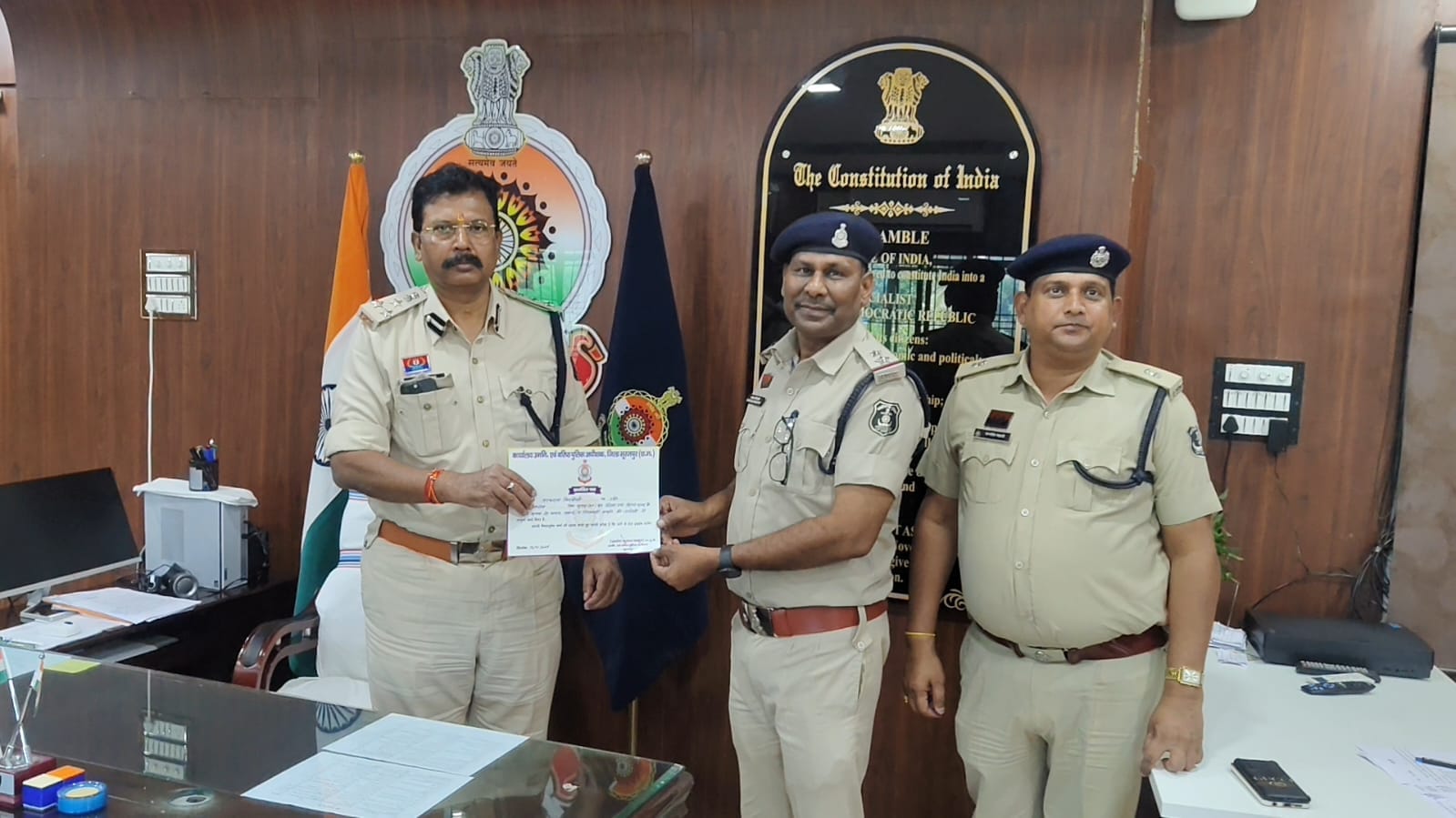 डीआईजी व एसएसपी सूरजपुर ने स्थाई वारंट तामीली में उत्कृष्ट कार्य पर पुलिस अधिकारियों और जवानों को किया सम्मानित