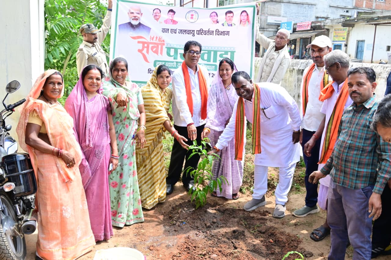 भाजपा मंडल प्रेमनगर में स्वच्छता अभियान व एक पेड़ मां के नाम कार्यक्रम सम्पन्न