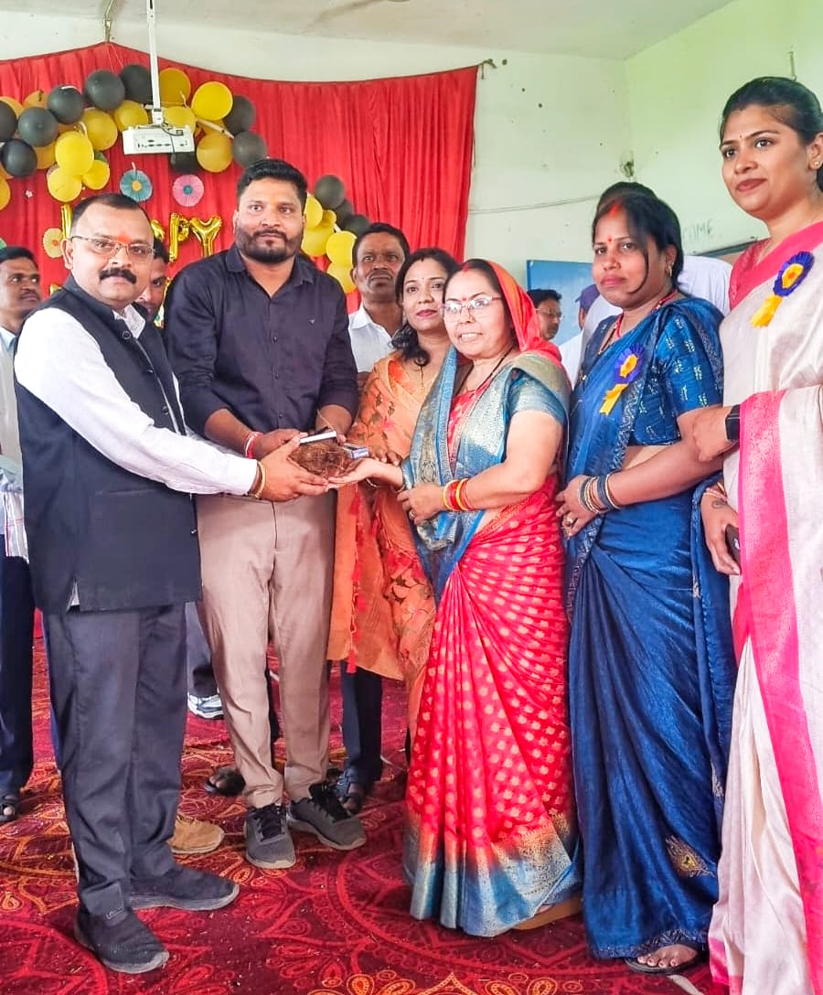 गंगौटी में शिक्षक दिवस पर हुआ सम्मान समारोह, बच्चों और जनप्रतिनिधियों ने जताया आभार