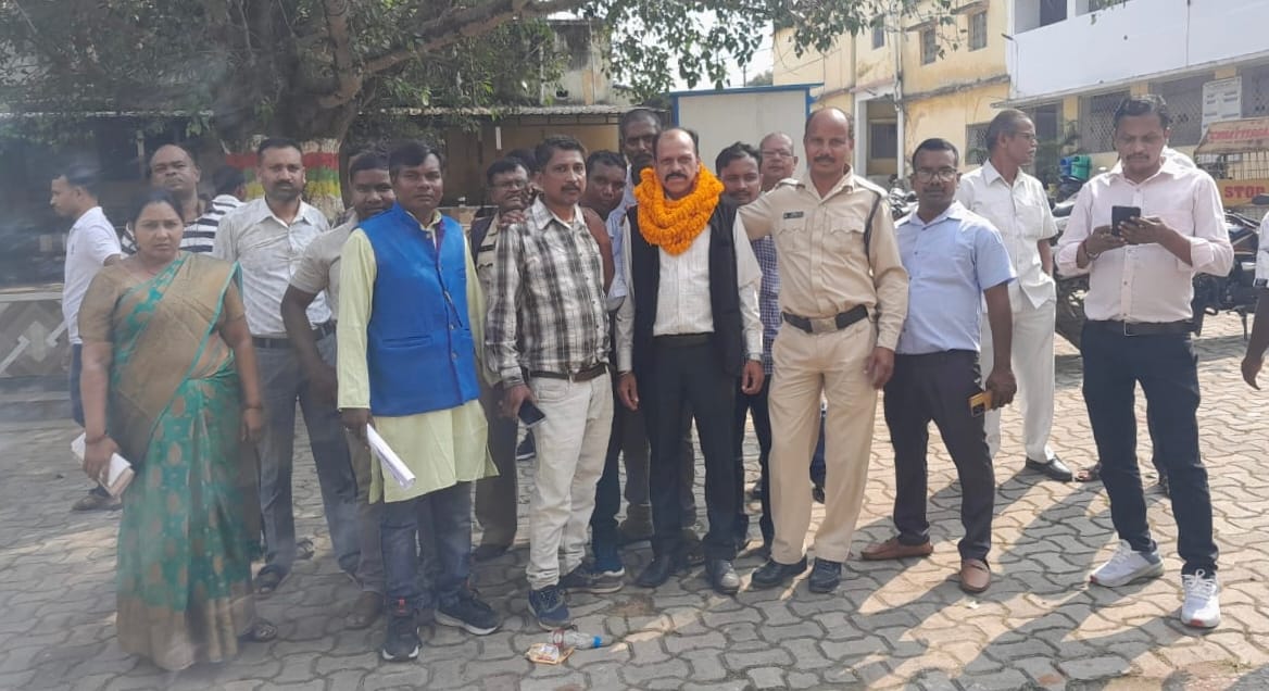 चतुर्थ श्रेणी न्यायिक लघु वेतन कर्मचारी संघ सूरजपुर के अध्यक्ष बने बाबूलाल चौधरी, लगातार चौथी बार मिली जीत