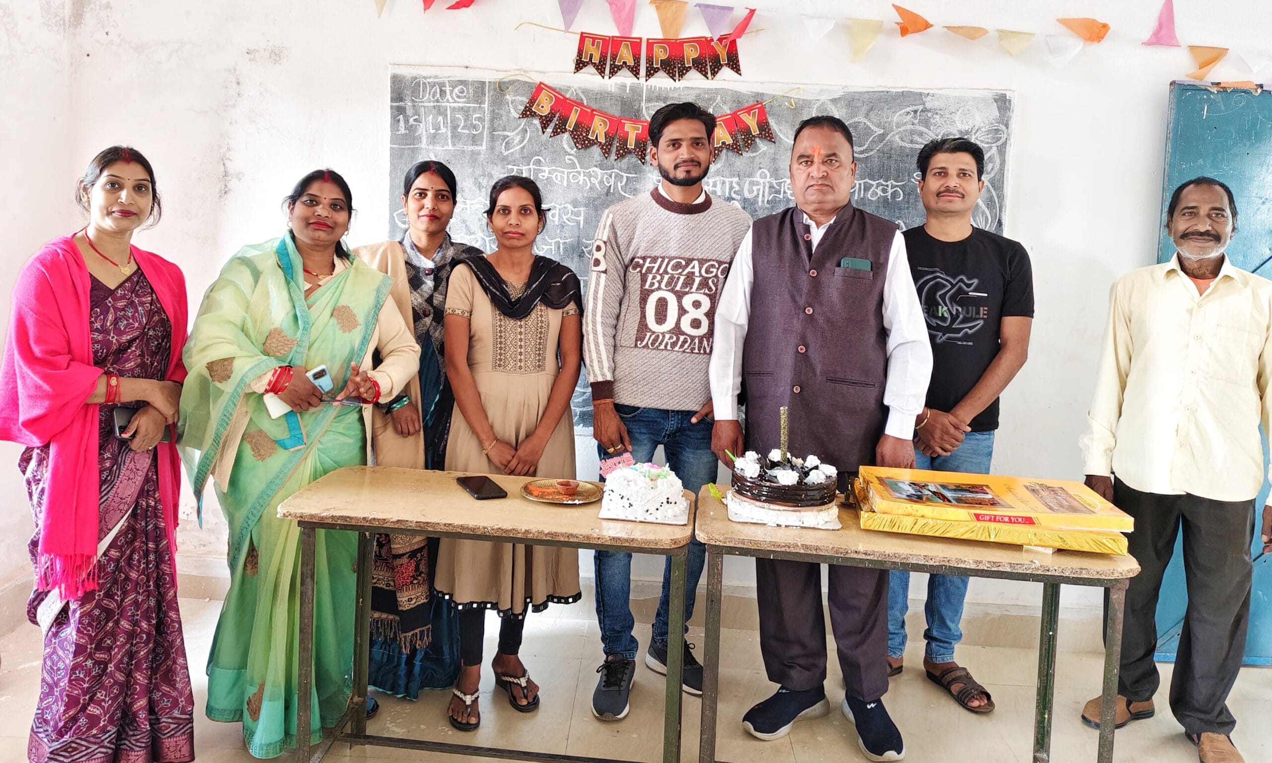 प्रधानपाठक अंबिकेश्वर प्रसाद साहू ने सेवानिवृत्ति एवं जन्मदिवस पर किया भव्य न्योता भोज का आयोजन