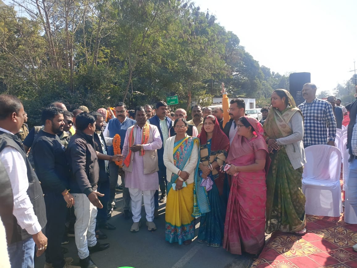 नगर पंचायत बिश्रामपुर में अटल परिसर का हुआ लोकार्पण