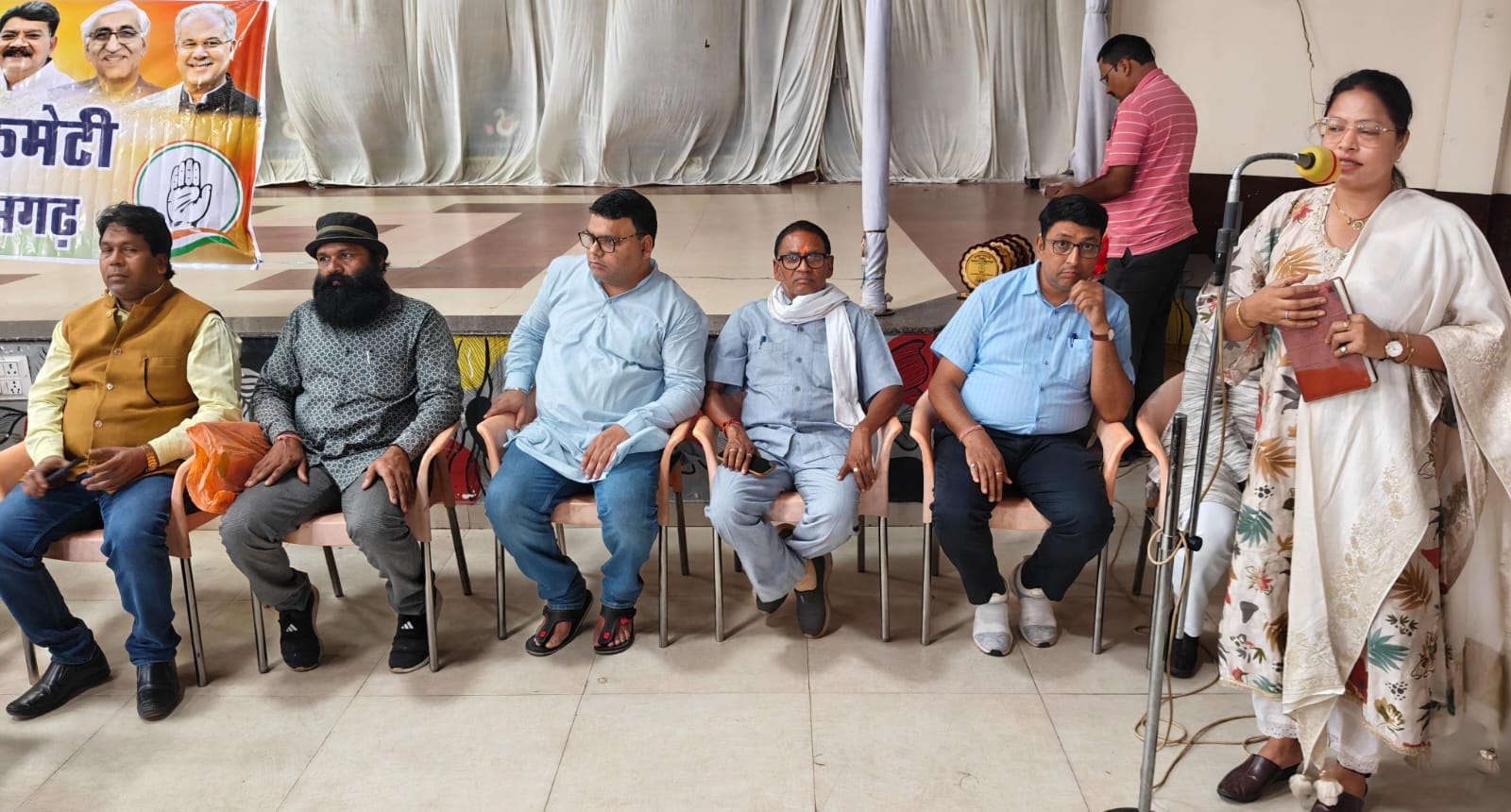 जिला कांग्रेस की बैठक सम्पन्न: संगठन सृजन में बूथ स्तर पर पार्टी को करेंगे सुदृण, अंतिम व्यक्ति तक पहुँचेगी पार्टी
